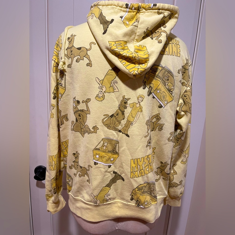 SCOOBY-DOO Yellow Hoodie Size 15-17/XL Jr. Kangaroo Pocket Great Graphic EUC - Picture 3 of 12